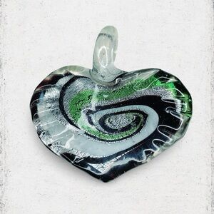 5133u. Black and Green Art Glass Heart Pendant